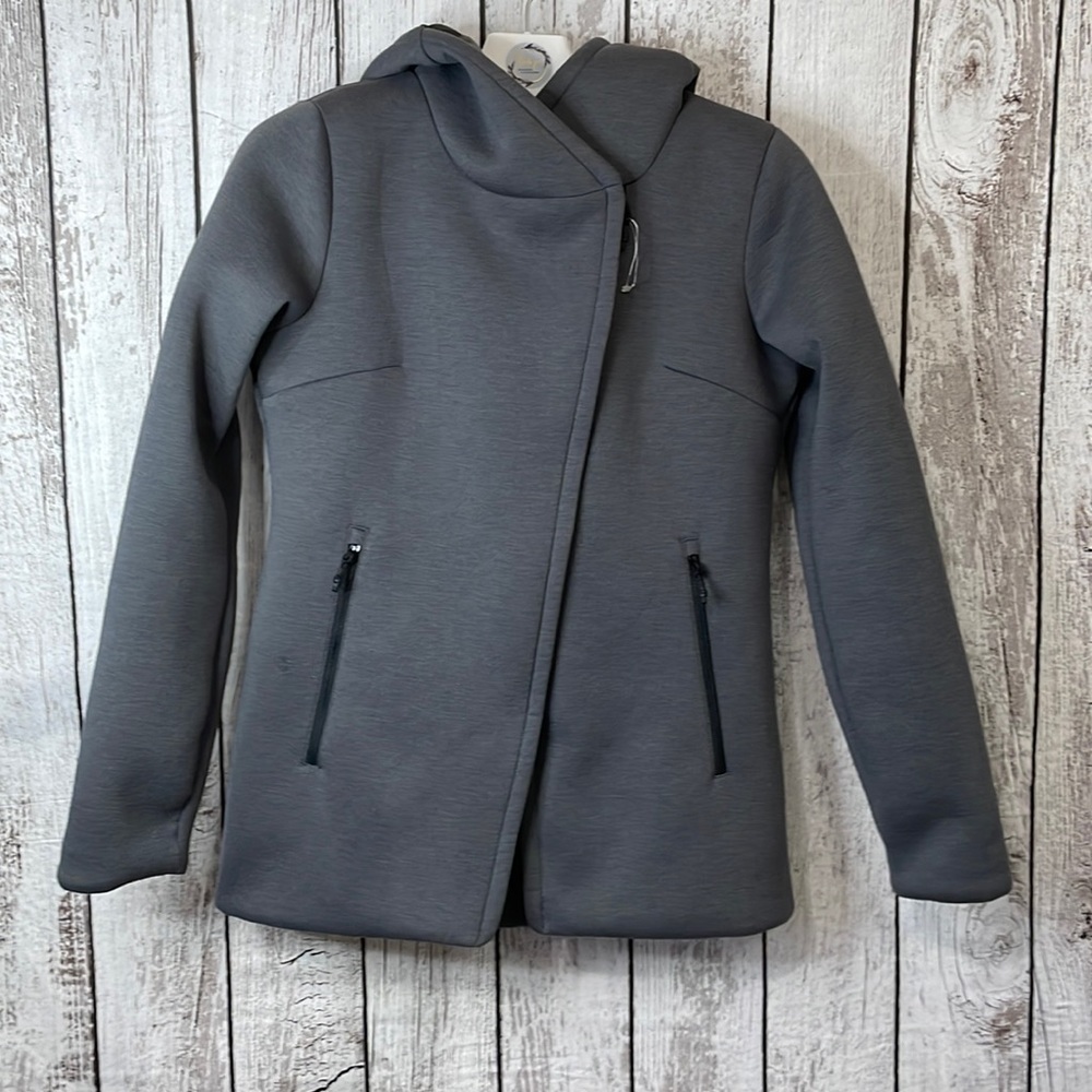 The North Face jacket sidewinder zip size small.​​​